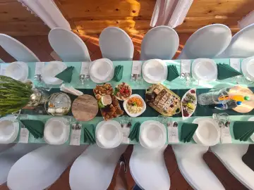 Biesiada i odpoczynek pod wiatą